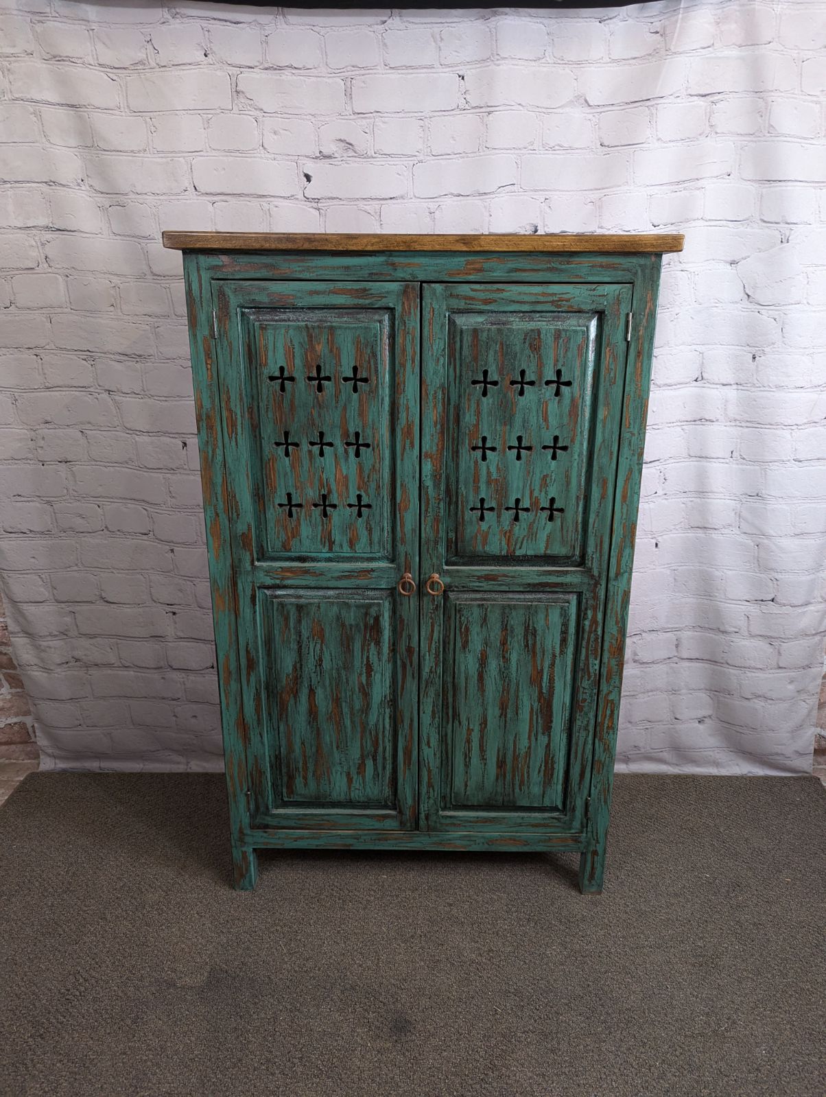 Cross Linen Cabinet