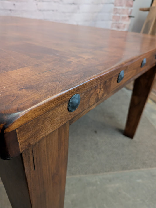 Nail Alder Table