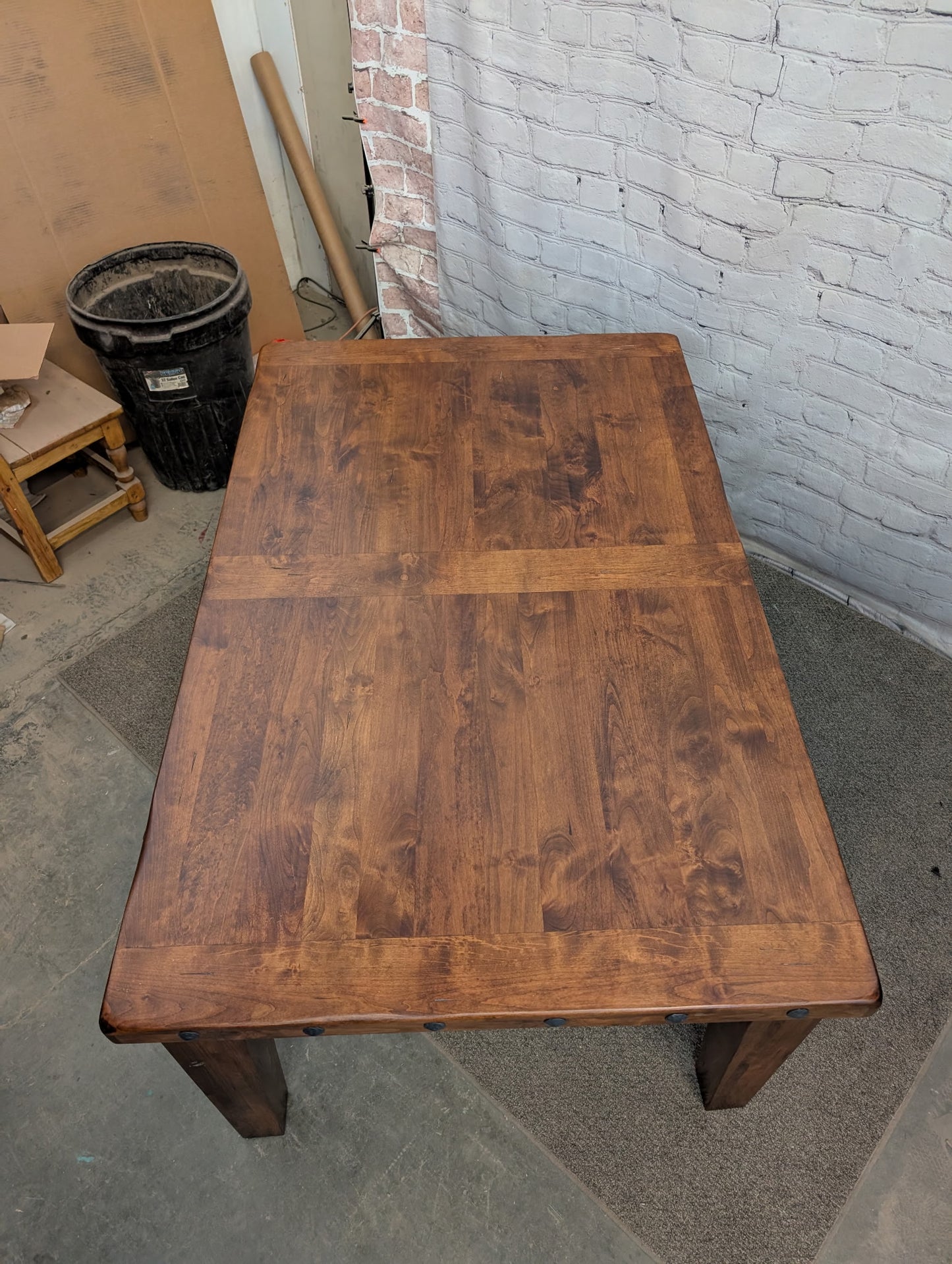 Nail Alder Table