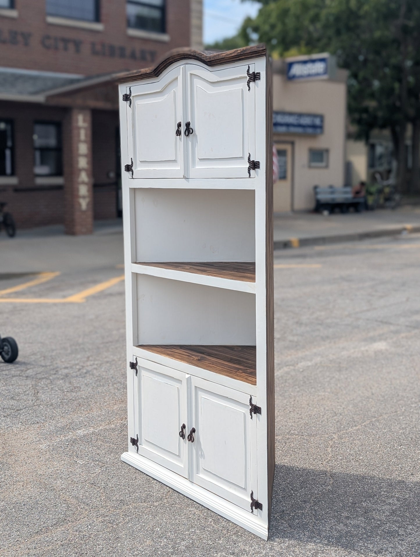 Farmhouse Corner Bookshelf - IS
