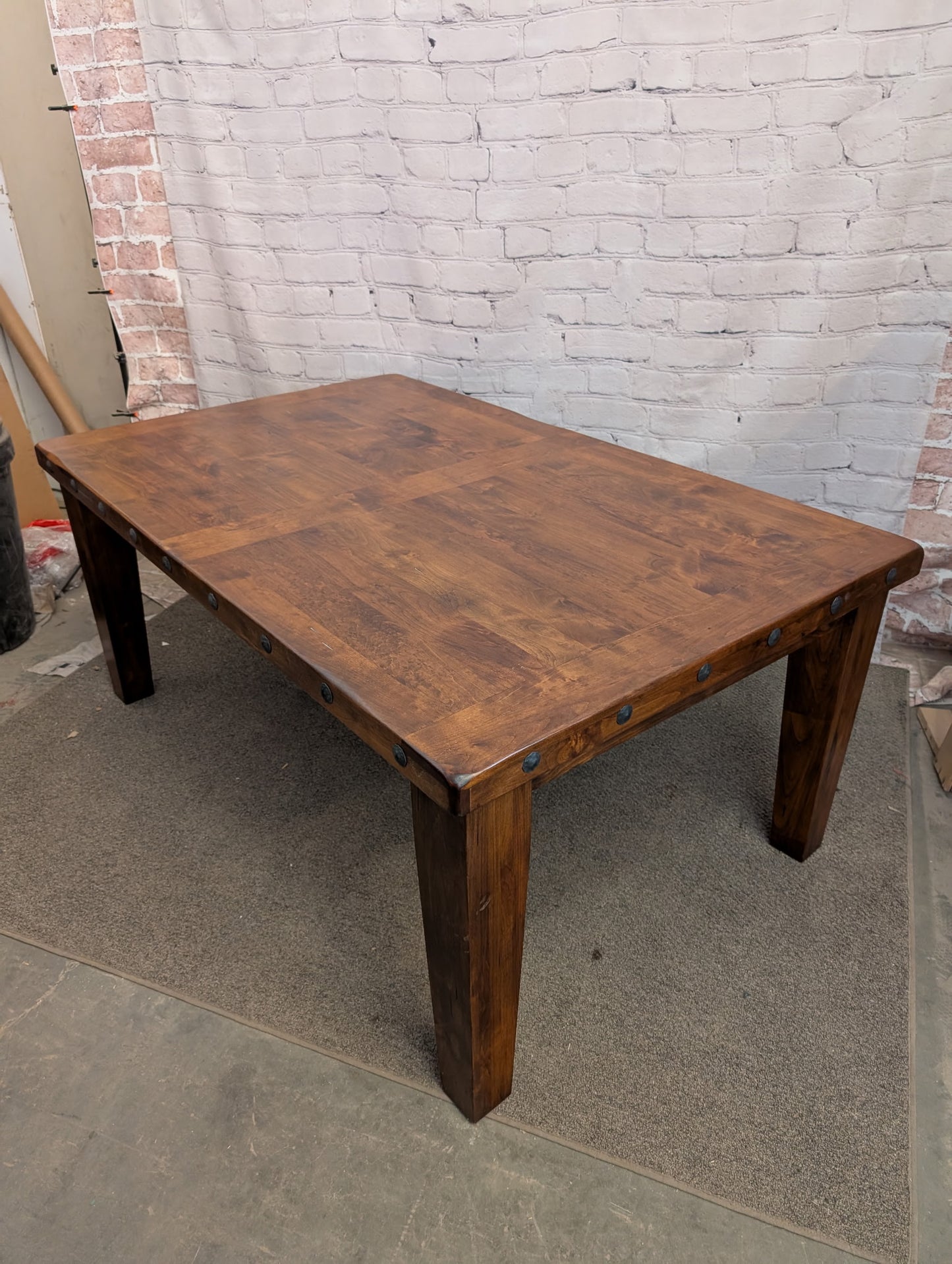 Nail Alder Table