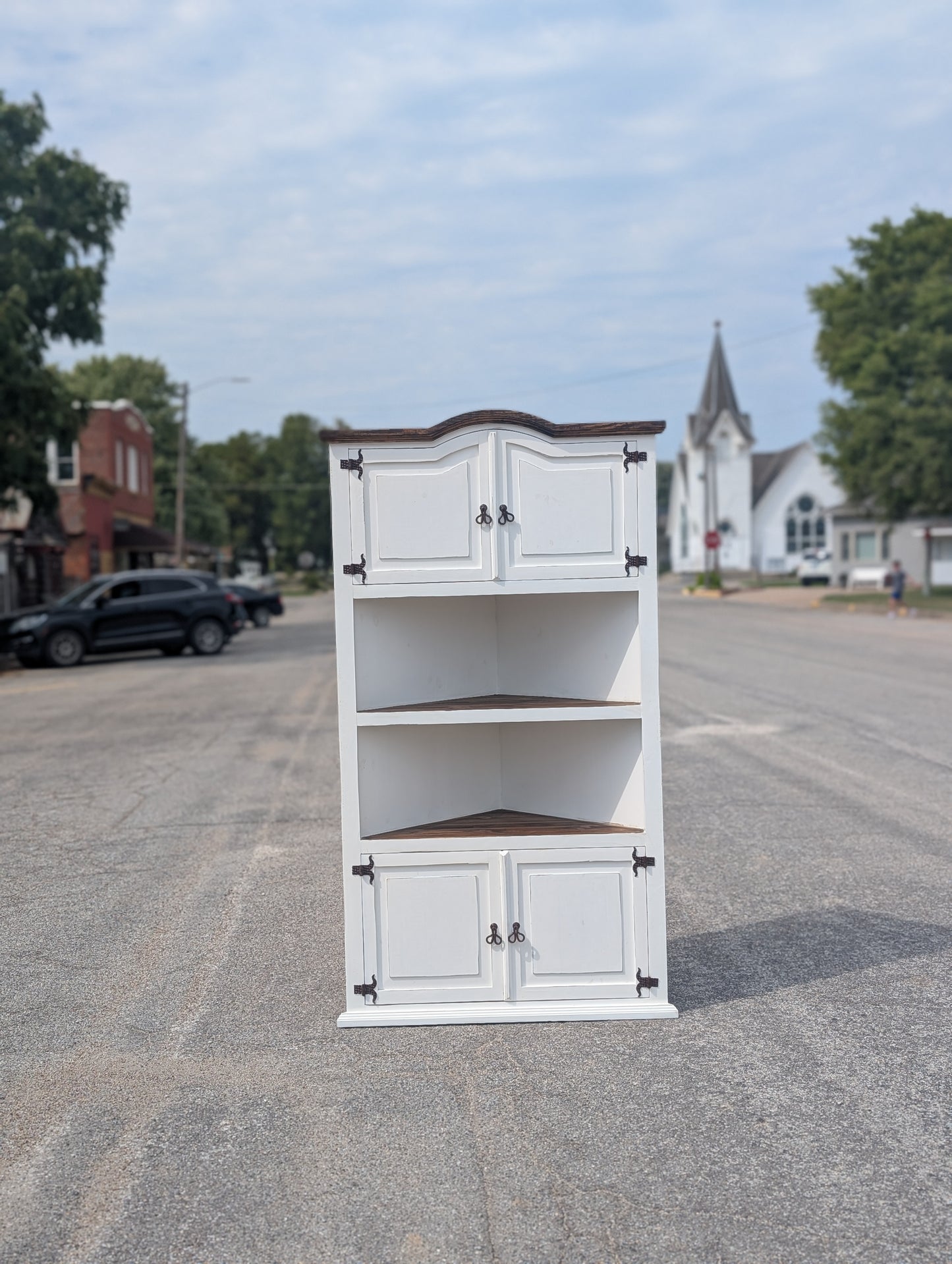 Farmhouse Corner Bookshelf - IS